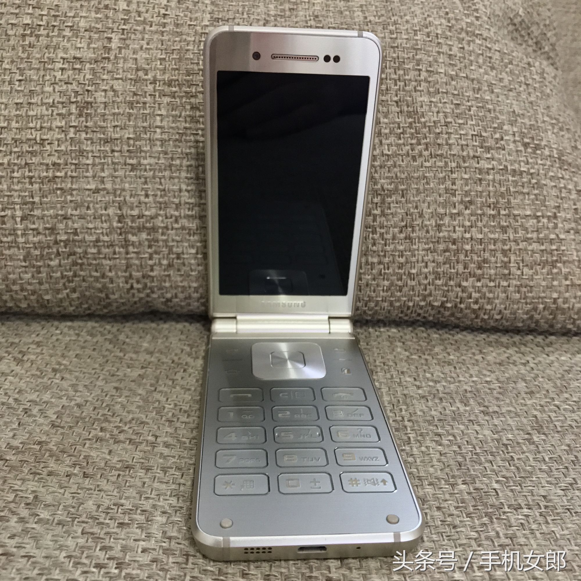 三星w2016翻盖现在多少钱,三星w2019翻盖刚出来价格