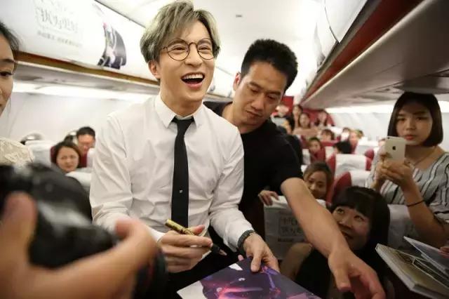 首都航空：三万英尺乐曲梦，谦谦来了