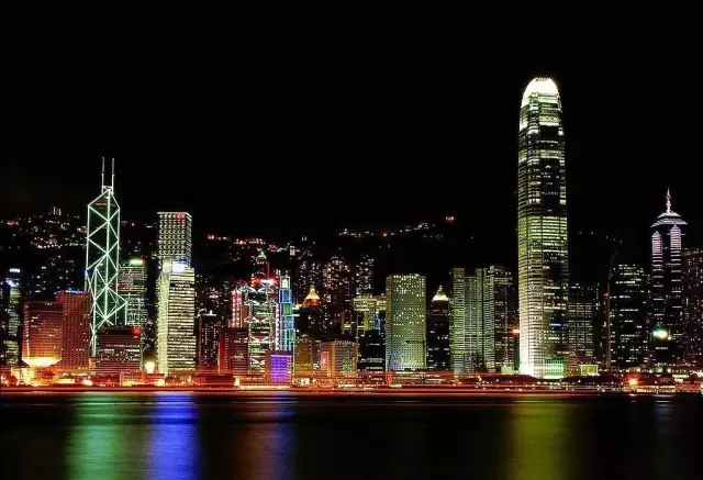 大陆人去香港维多利亚港的夜景,香港维多利亚港夜景与乐曲
