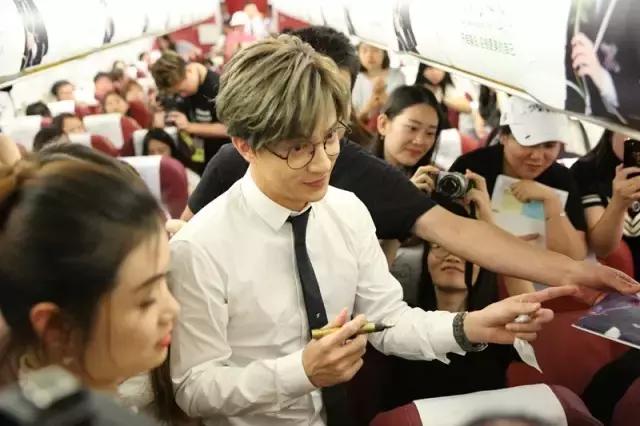 首都航空：三万英尺乐曲梦，谦谦来了