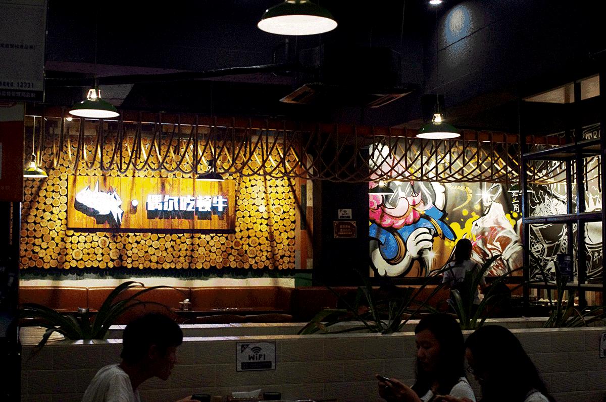 手抓牛龙骨美食,手抓牛排零食