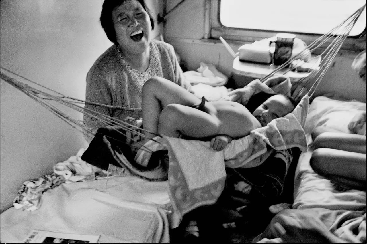 火车上吵闹原视频,火车上人声鼎沸视频