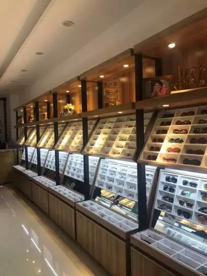 免费配镜，免费验光，免费清洗，免费维修……它不只是一家眼镜店，它更是一个学生视力关爱项目！