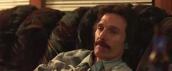 一位艾滋病患者的告白,医生拥抱艾滋病病人