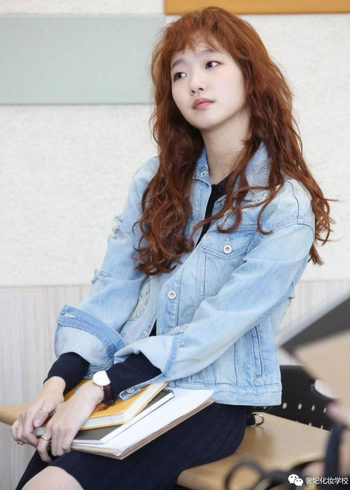 周冬雨单眼皮小眼睛怎么画眼妆,周冬雨单眼皮日常眼妆画法