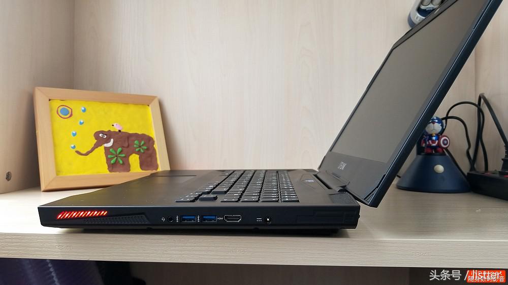 这款IFUNKS游戏本必须关注，性能霸道还自带机械键盘