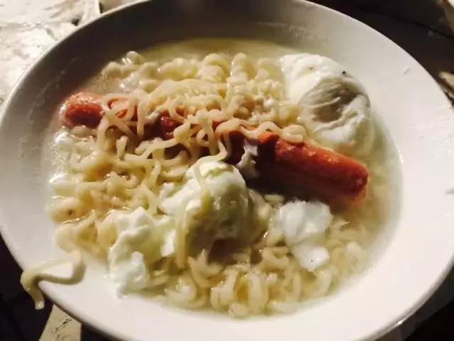 你们只道我做方便面走红，却不知我百万财富后的心酸