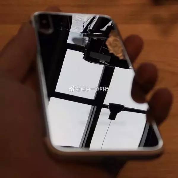 分析师：2017款iPhone仅三种配色，玻璃背壳不容易刮花