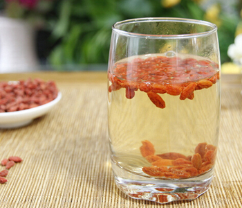 月经量少当心卵巢衰老月经不调,月经量少怎么保养卵巢月经推迟