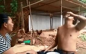 我想，把同桌地上的那个小东西拿过来我用