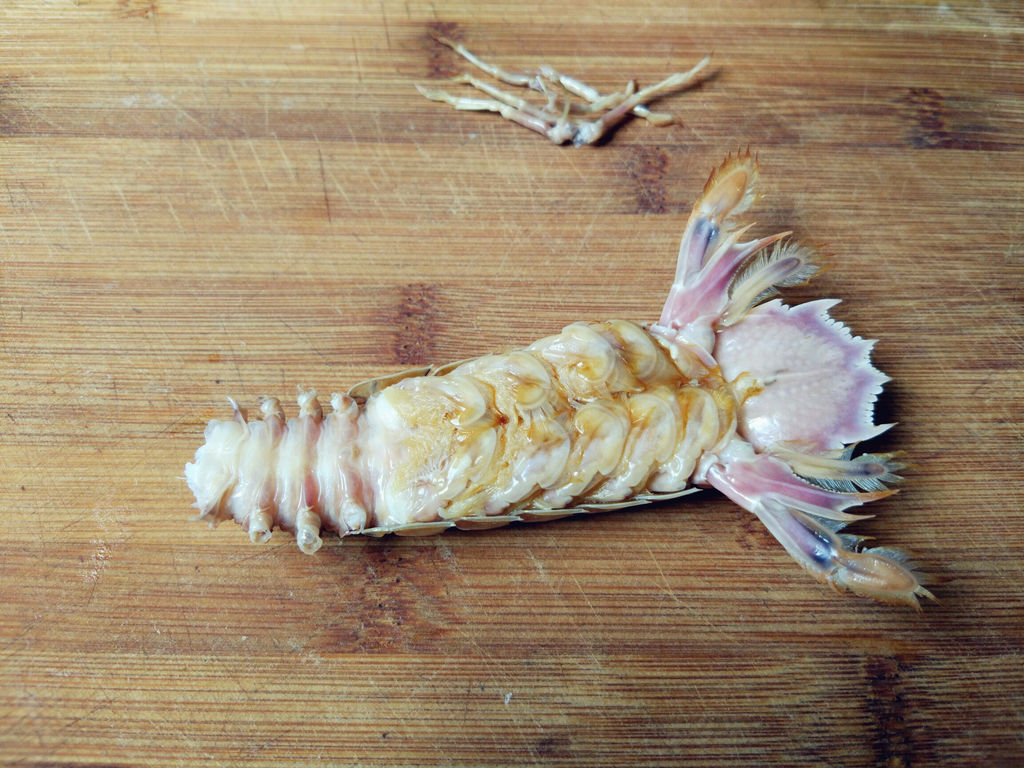 虾爬子怎么去壳,怎么剥皮皮虾的壳不扎手