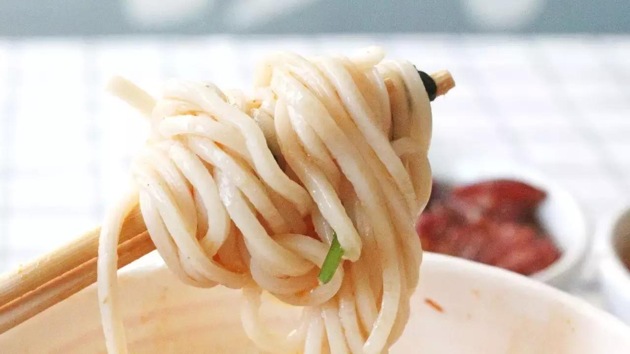 百万厦门人夏天最惦记的一碗面！一锅虾汤熬了20年！