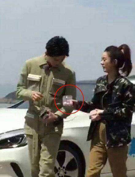 鏉庢櫒璧典附棰栧寲濡嗗搧,鏉庢櫒鍜岃档涓介鍚冮キ