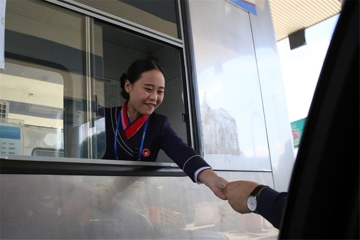 开车上高速忘记拿卡了怎么办,开车上路忘记带开动证了要怎么办