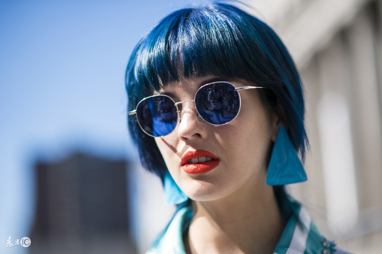 女子染发头皮变绿休克千万别再染发了白发变黑发学会只要3分钟