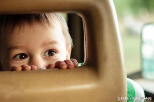 宝宝爱摸肚脐眼怎么办,宝宝爱摸脏的需要制止吗