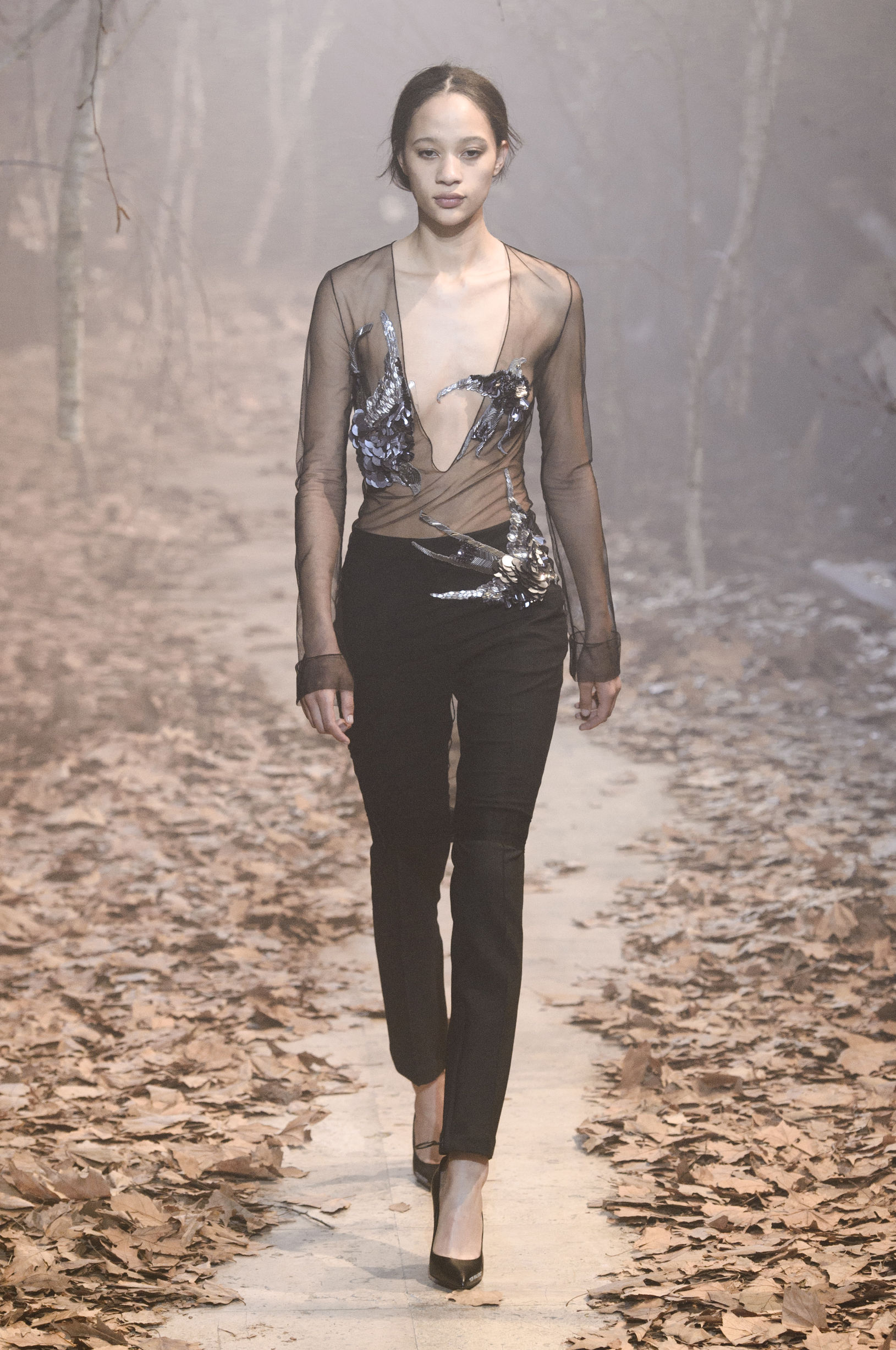 国内顶级模特刘雯时装秀,杨紫琼刘雯谷爱凌亮相metgala红毯