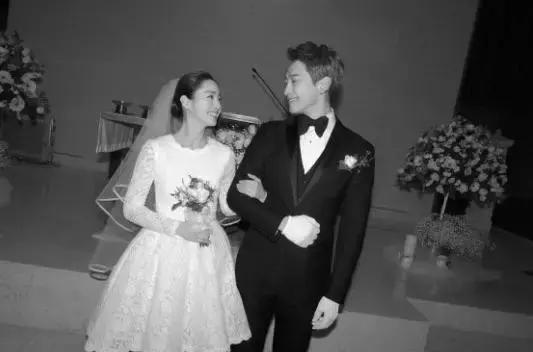长拖尾婚纱可以戴短头纱吗,拖尾婚纱头纱怎么搭配