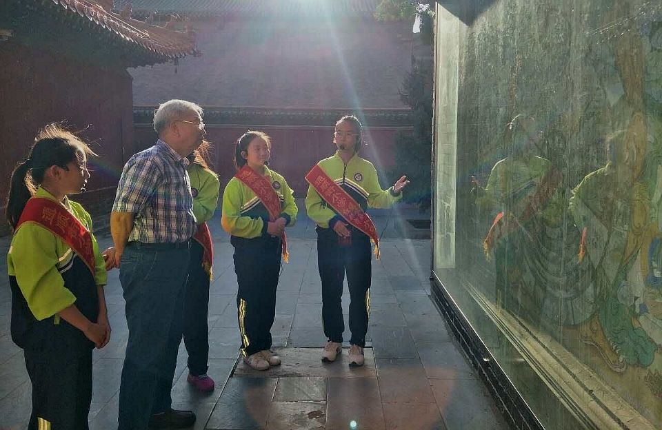 为未成年人思想道德建设保驾护航,在关爱中成长600字六年级