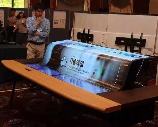 SSSSOLED是什么鬼？这家神奇的公司要用它做卷屏手机……