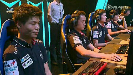 lol职业选手鼠标,lol职业选手操作键盘鼠标视频