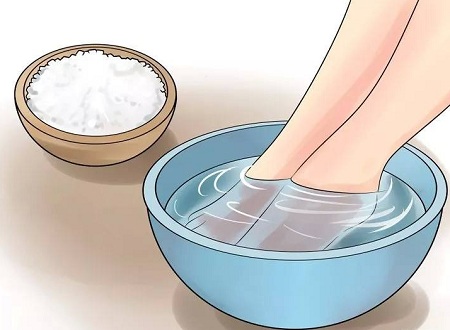 盘点缓解痛风发作疼痛的十大方法，服用秋水仙碱只是其中之一！