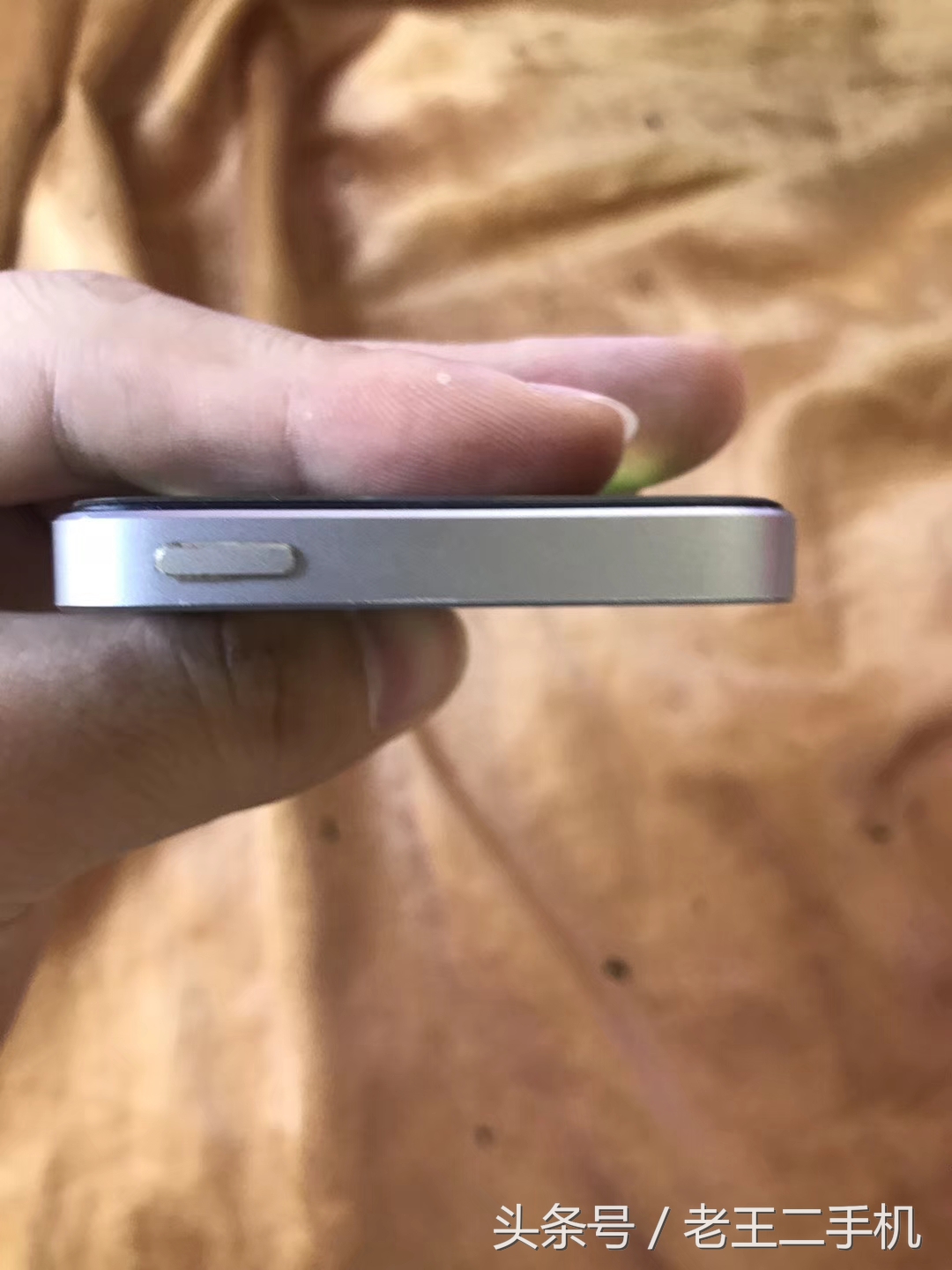 1600收了部经典小钢炮iPhoneSE，64g，值了