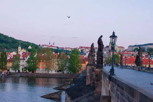 别光顾着听歌了，来看看布拉格吧