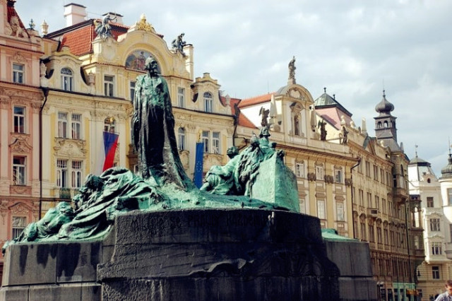 别光顾着听歌了，来看看布拉格吧