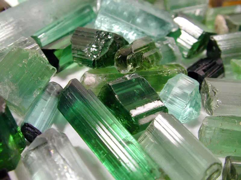 蓝宝石原矿全过程,迪拜顶级奢侈原矿宝石