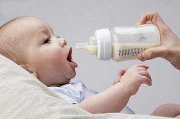 宝宝什么时候戒奶瓶最佳,宝宝戒奶最快最有效的方法