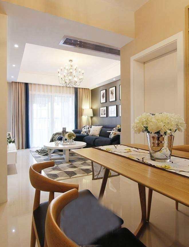 老公非在餐厅装修展示柜，无锡89㎡现代三居室，全包造价10万