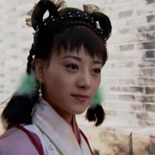 张慧雯靠谋女郎出道却高开低走,张慧雯看起来很年轻