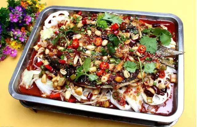 夏季餐饮创业项目推荐烤鱼,低成本农村烤鱼创业小生意