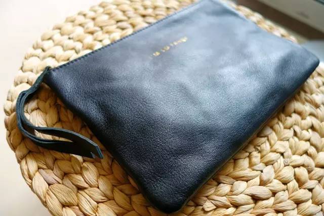 成都男人骚不骚，请看他的包