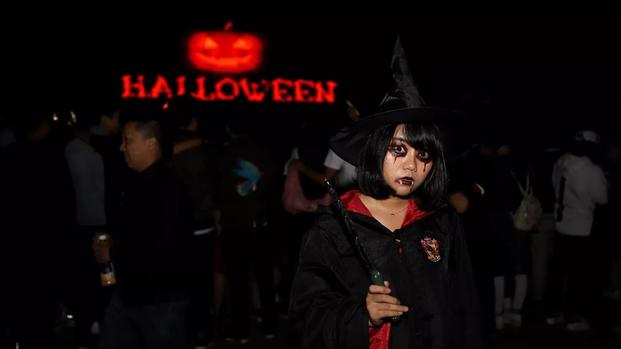 要说万圣节哪家强？这里可是连许巍都被吸引来一起“鬼”混了！