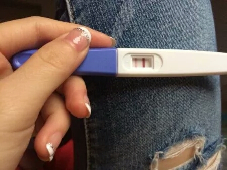 月经迟迟不来是不是病,月经迟迟不来验孕棒检测没怀孕