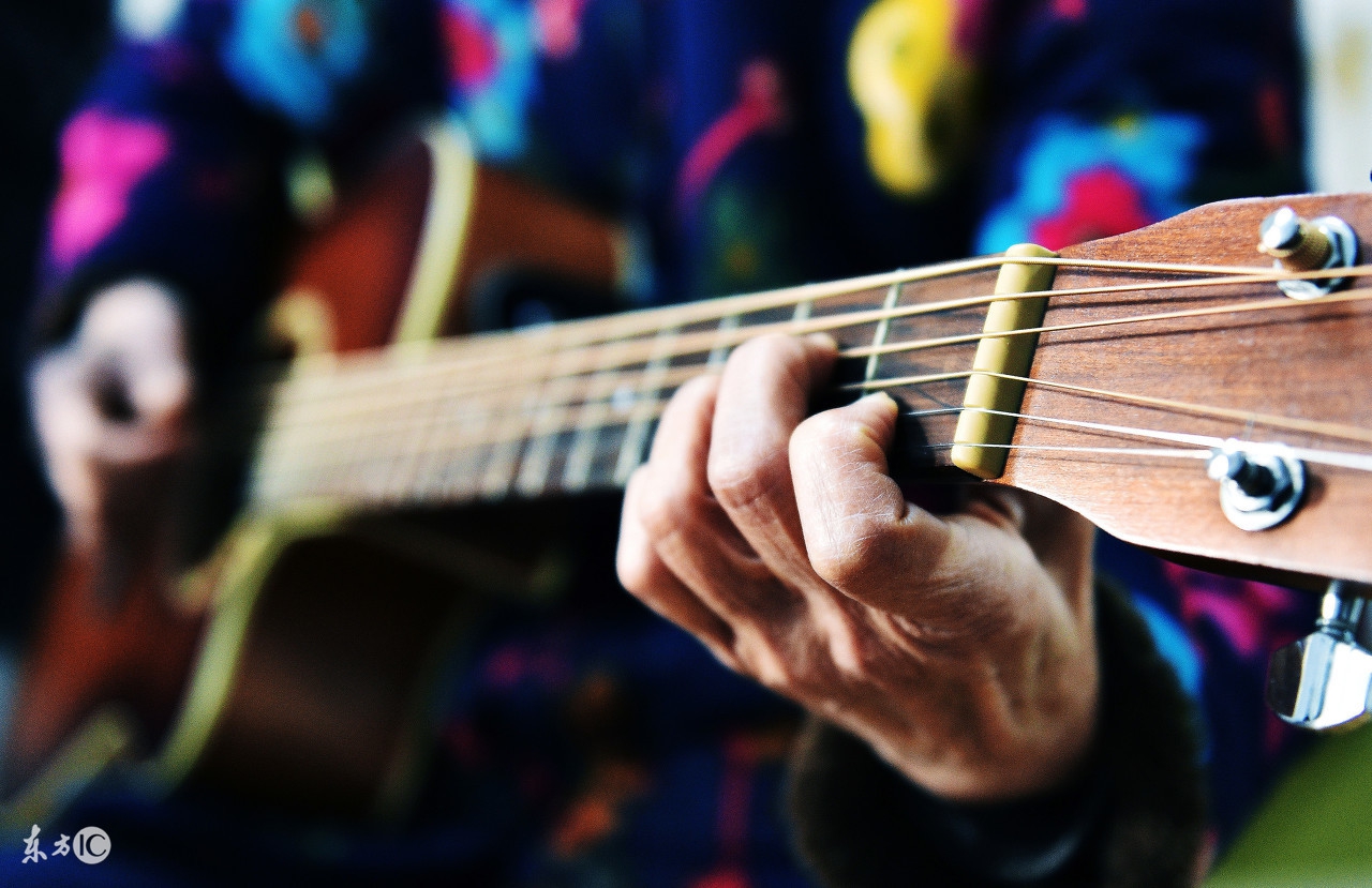 吉他滴答吉他教学入门零基础,新手学吉他如何挑选吉他购买吉他