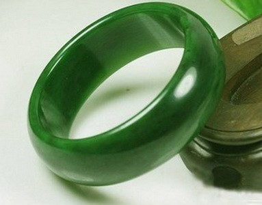 碧玉手镯价格多少,如何挑选和田玉碧玉手镯的好坏