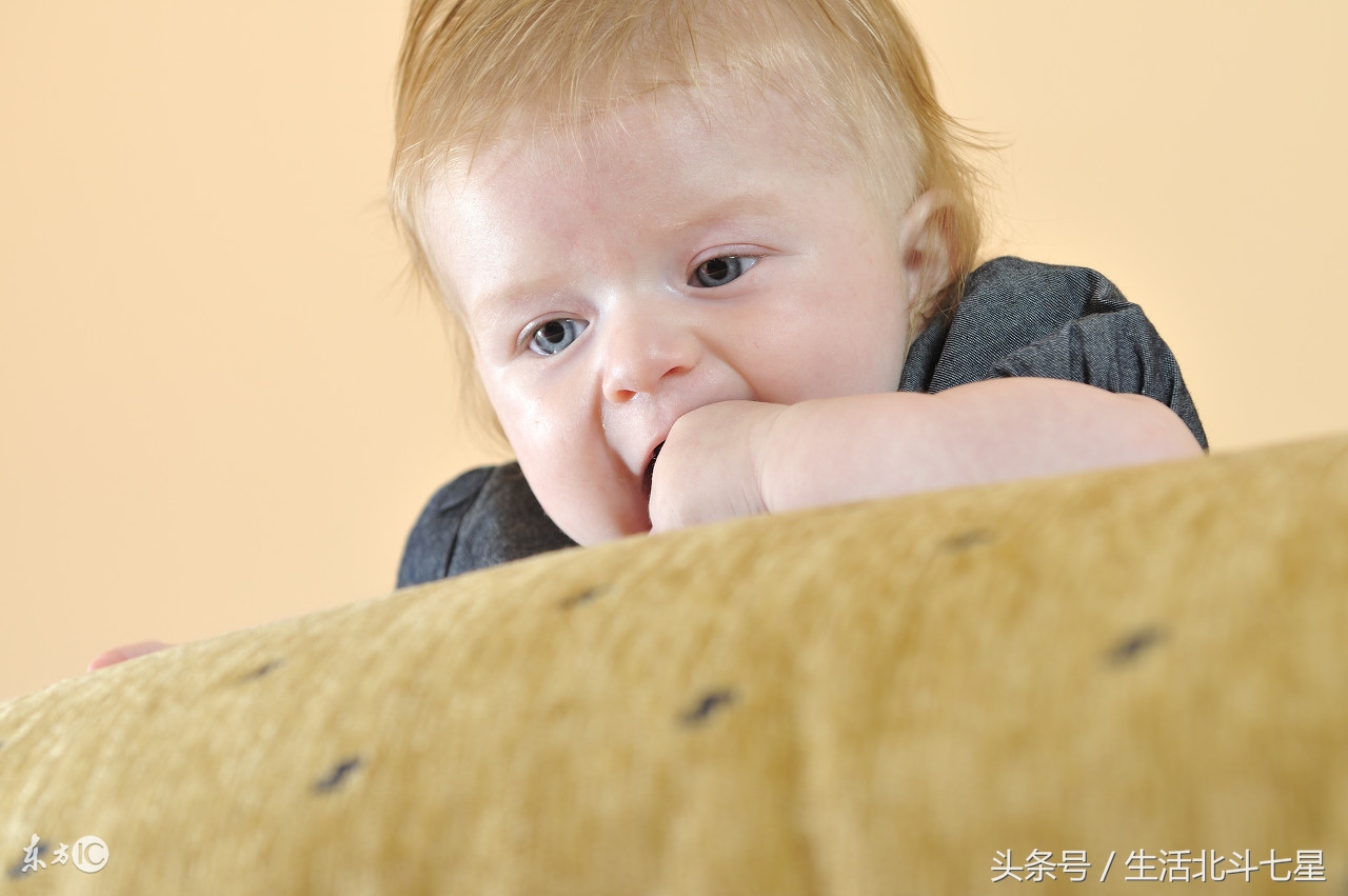 2岁宝宝胆子极小怎么办,胆子越来越小怎么回事