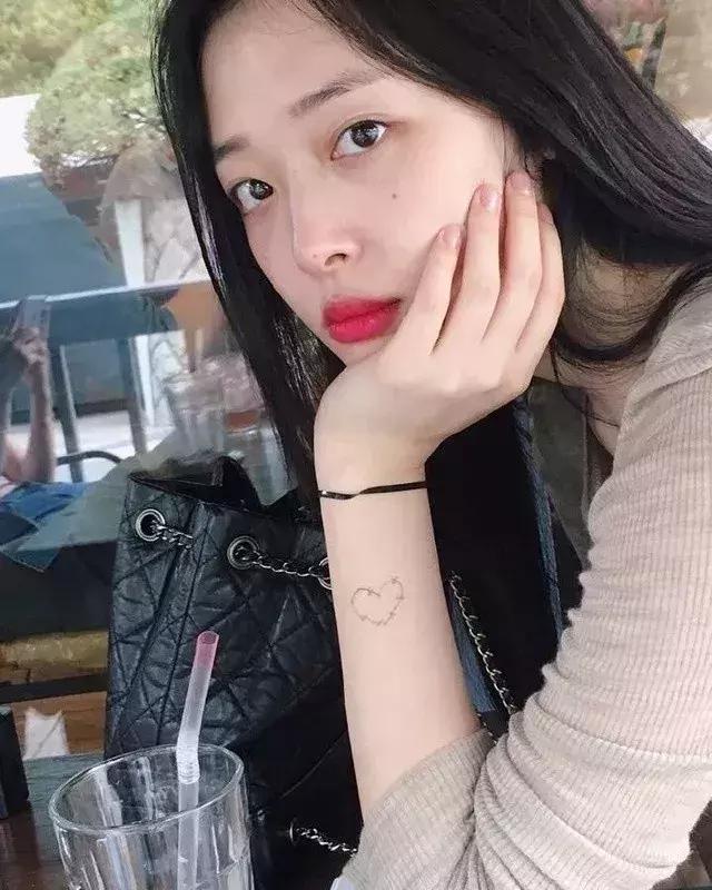 雪莉同款雅诗兰黛,雅诗兰黛最火的口红是哪一款