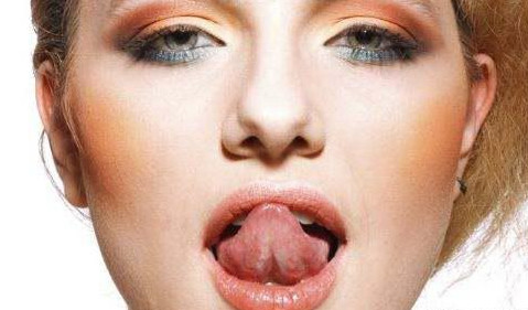 「美肤颜习会」冬天嘴角干裂不要舔，两个小绝招让你安然过冬！