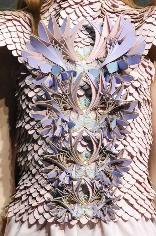 服装设计师如何自学面料设计和开发？