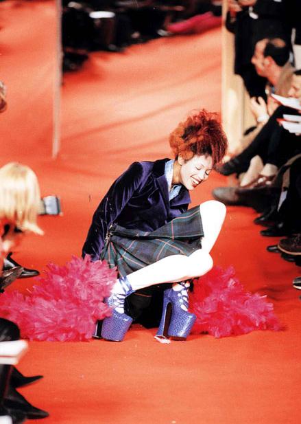 维密大秀奚梦瑶摔跤视频,维密秀奚梦瑶摔跤事件