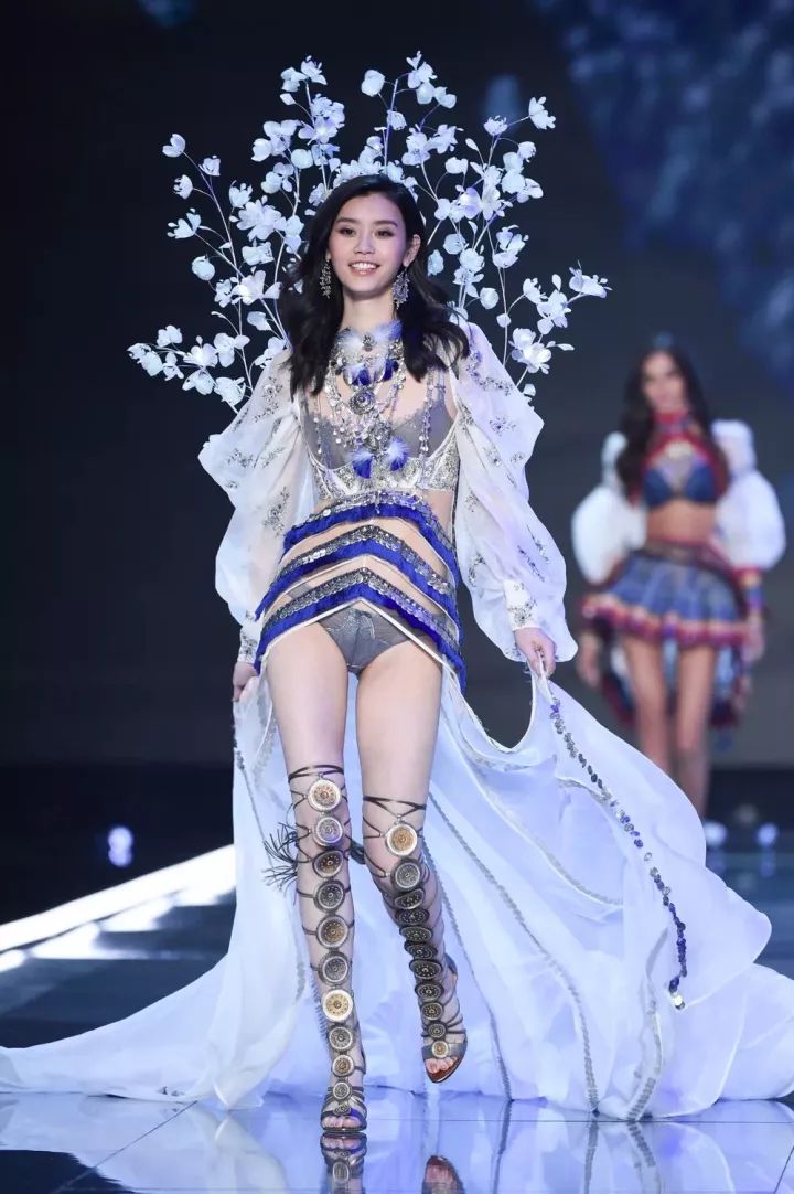 被大长腿包围什么感觉我不知，但维密同款“独角兽卷”你3步就能GET！