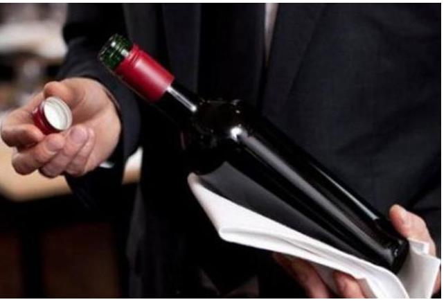 软木塞子怎么打开,软木塞是如何放进去的