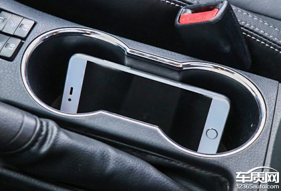 卡罗拉双擎天青石2019款试驾,家用车之最佳选择卡罗拉双擎