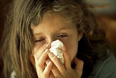 孩子感冒一个星期了还流清涕,孩子鼻窦炎咳脓痰流脓鼻涕