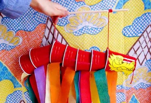 幼儿园元旦手工制作：鞭炮灯笼卡纸舞龙等，8个教程“年味”十足