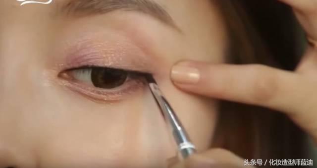 用眼线笔画眼线的画法视频,眼线难画怎么办